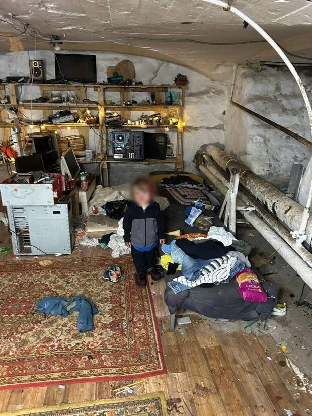 В Петербурге найденных в подвале детей могут оставить в соцучреждении до полугода