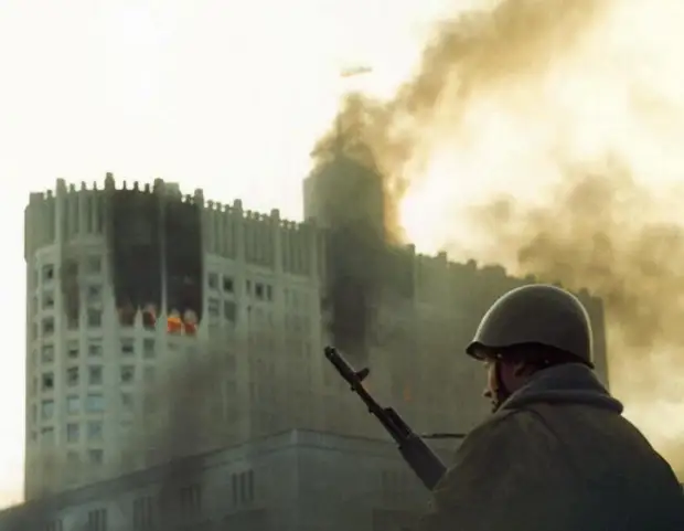 Фотография: Расстрел Дома Советов 4 октября 1993 года №1 - BigPicture.ru