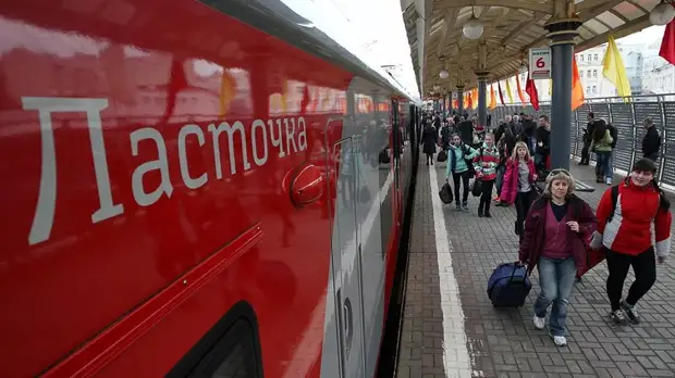 В праздничные дни между Москвой и Петербургом пустят дополнительные «Ласточки»