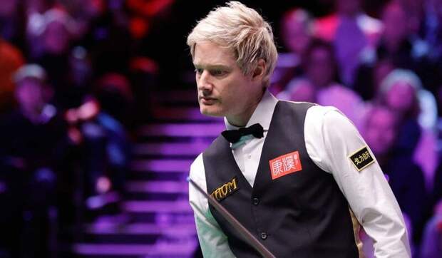 Нил Робертсон побеждает Жюльена Леклерка, а У Ицзэ наносит поражение Майклу Холту