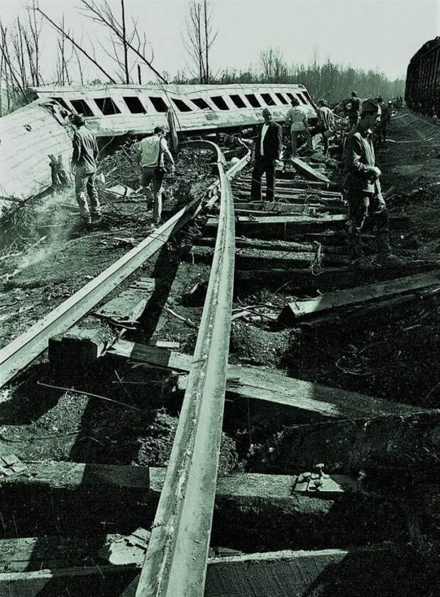 30 лет назад произошла самая крупная железнодорожная катастрофа взрыв поезда, железнодорожная катастрофа, катастрофа под уфой
