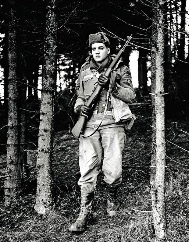 Элвис-солдат в Германии на маневрах, 1958 год архив, знаменитости, интересно, история, редкие снимки, фото, фотоальбом, элвис пресли