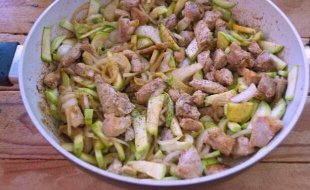 кабачки со свининой