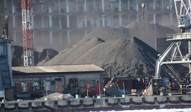 Уголь или нет: во Владивостоке морские терминалы уже на каждом углу