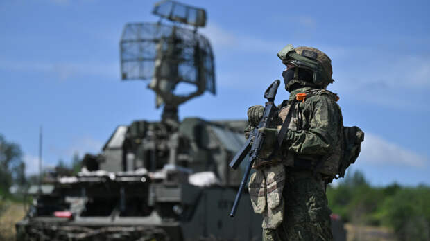 Зенитчики прикрывают штурмовиков в зоне СВО. Лучшее видео из зоны СВО