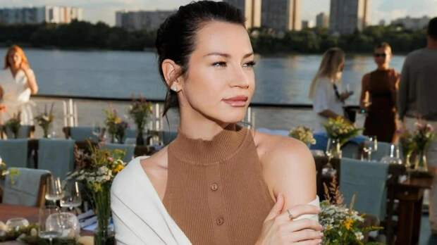 Ида Галич заявила, что не собирается прощать Настю Ивлееву: «Она тыкала меня палкой всю жизнь»