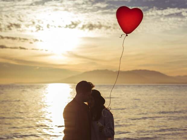 Любовь стучится в двери: какие четыре знака зодиака встретят свою судьбу в ближайшее время