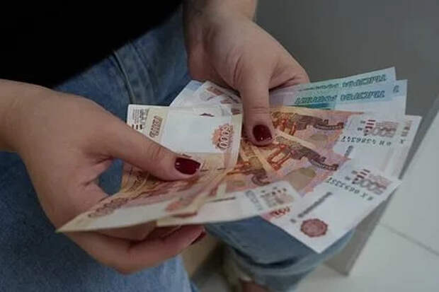 Россиянам напомнили о порядке получения 13-й зарплаты