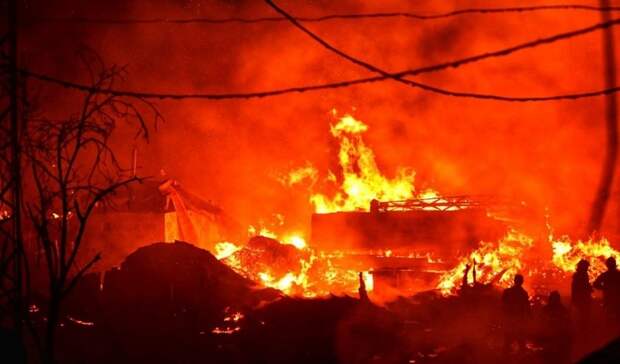2,5 тысячи квадратных метров и пять часов времени: потушен пожар в Екатеринбурге
