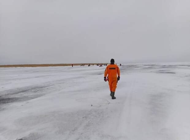 Спасатели провели профилактический рейд на Ладожском озере