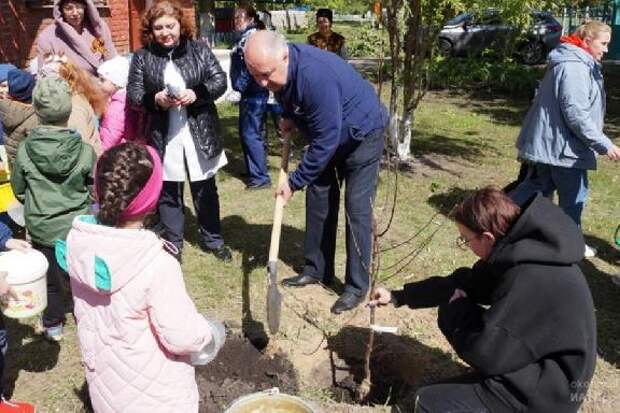 В Котовске высадили 79 плодовых деревьев в рамках международной акции "Сад Памяти"