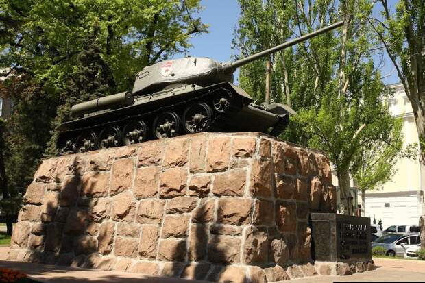 Донецк. Памятник Гринкевича. 80-е