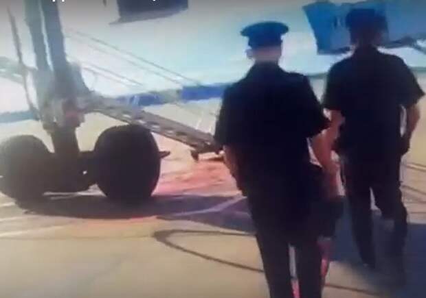 Житель Саратовской области устроил дебош в самолете Улан-Удэ - Москва