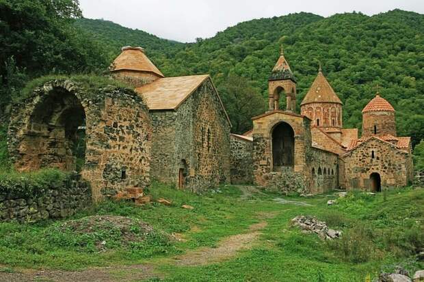 Чёрный сад - так переводится «карабах» с азербайджанского.