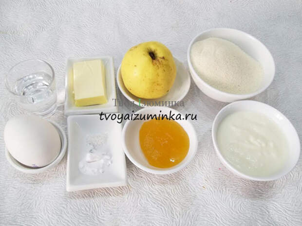 jogurtovyj-pirog-s-mankoj-i-yablokami-ingredienty