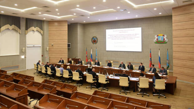 Обсуждение антинаркотической профилактики / Фото: мэрия Барнаула