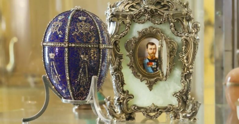 Благодаря аукционам Хаммера американская коллекционерша Марджори Пост стала владелицей крупнейшей коллекции драгоценностей Романовых Благодаря аукционам Хаммера американская коллекционерша Марджори Пост стала владелицей крупнейшей коллекции драгоценностей Романовых