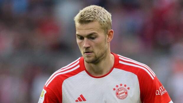 «Бавария» не планирует продавать Де Лихта