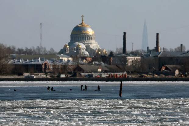 Несколько жилых домов повреждены при атаке БПЛА в Кронштадте