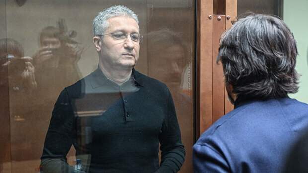 Появились подробности тюремного быта Тимура Иванова