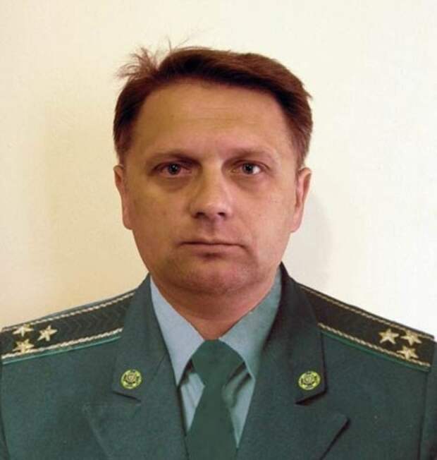Экс-министр обороны Украины сдает в Крыму эллинги, а сотрудники СБУ получают российское гражданство
