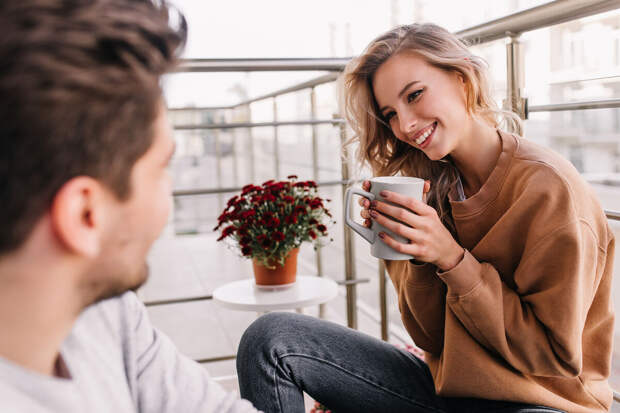 Психолог Макарова: девушкам следует быть социально активными при знакомствах