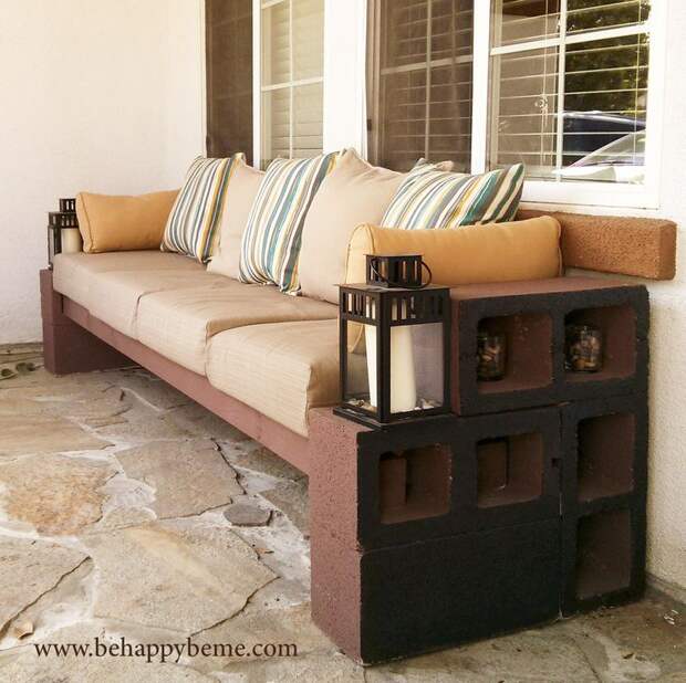 DIY: Outdoor seating (with instructions). With basically cinder blocks, 4x4 lumber, and pillows.: 