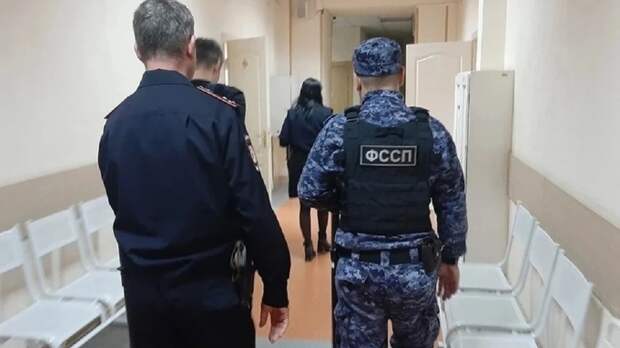 В Новосибирске вынесли суровый приговор за поцелуй с наркотиками в зале суда