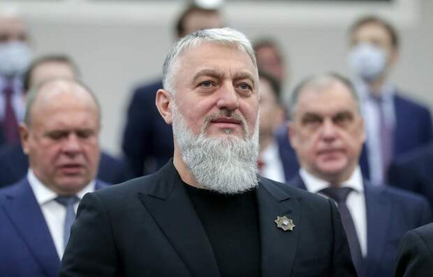 Депутат Делимханов напомнил Даванкову об одной обязанности православных женщин