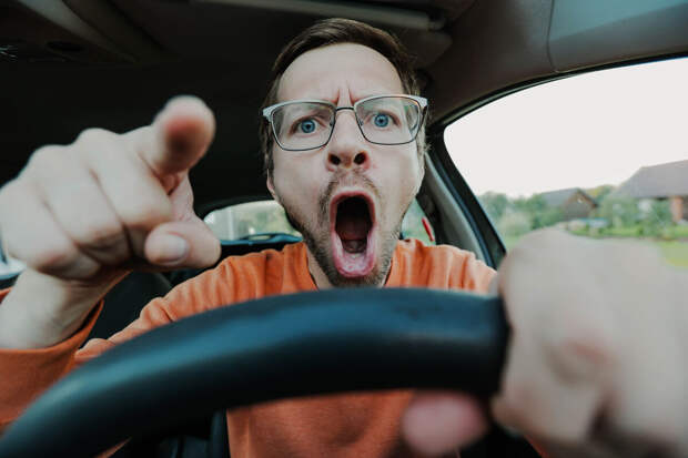 Motor: Екатеринбург и Красноярск вошли в тройку городов с самыми некультурными водителями