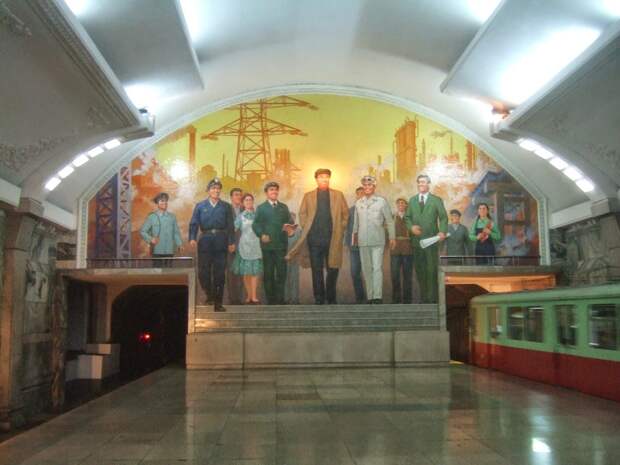 555_Kim_Il_Sung_himself_welcomes_us_to_Puhung_Station