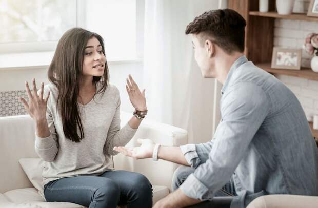 «Люди квартиры покупают, а мы на маникюры и трусы все деньги спускаем!» – злится муж