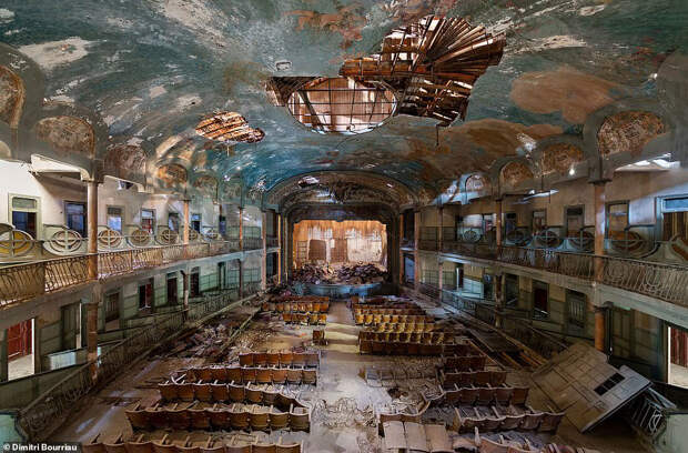 Заброшенный театр в Италии