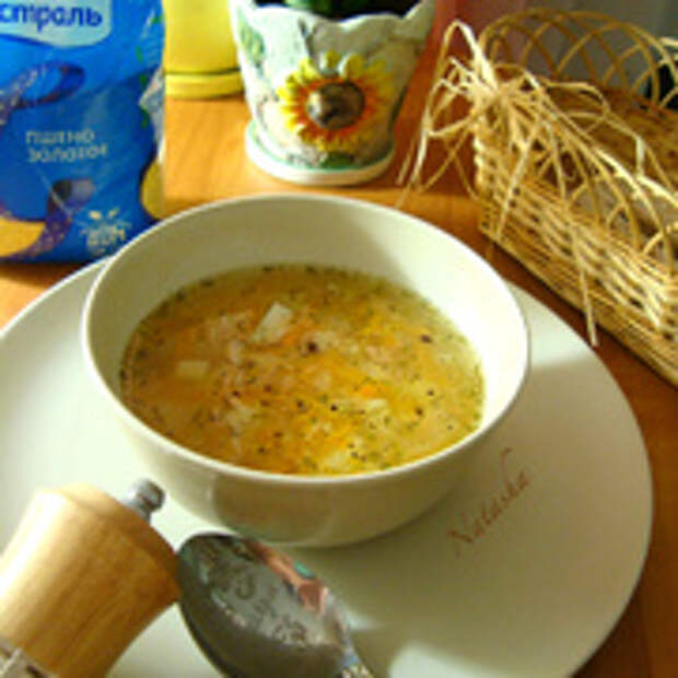 Суп с консервированным тунцом и пшеном.