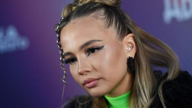 «Мое кольцо сейчас, кстати, носит Валя»: экс-невеста бойфренда Вали Карнавал рассекретила неприятные детали его прошлого