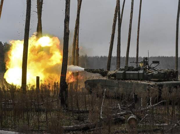 Танк Т-80 ВС РФ на огневой позиции на Краснолиманском направлении спецоперации© РИА Новости / Станислав Красильников