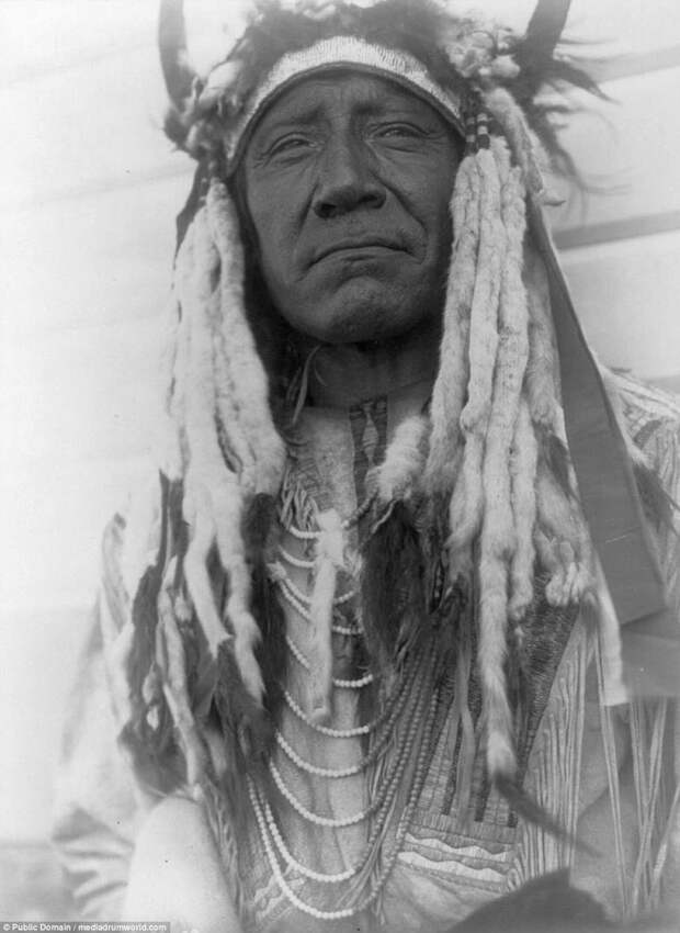 Две Луны - портрет вождя шайеннов. 1910 год. аборигены, индейцы, исторические кадры, история, племена, редкие фото, сша, фото