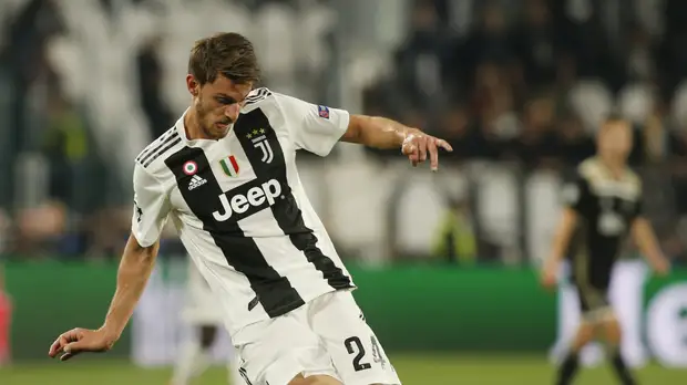 СМИ: «Ювентус» отказался продавать Ругани в «Зенит»