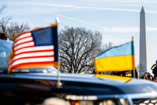 Депутат бундестага Фарле: Зеленский превратил Украину в американскую колонию
