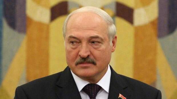 Лукашенко видит свое спасение в передаче Белоруссии России - Шушкевич