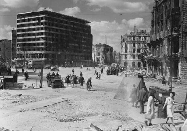 Потсдамская площадь в Берлине, 1945 год