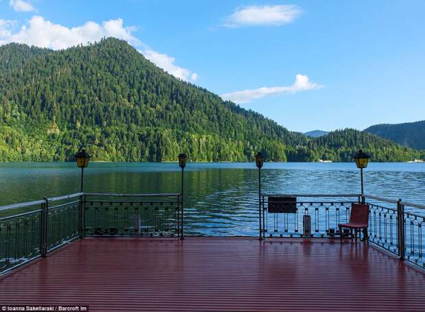 Как выглядит дача Сталина на озере Рица в Абхазии