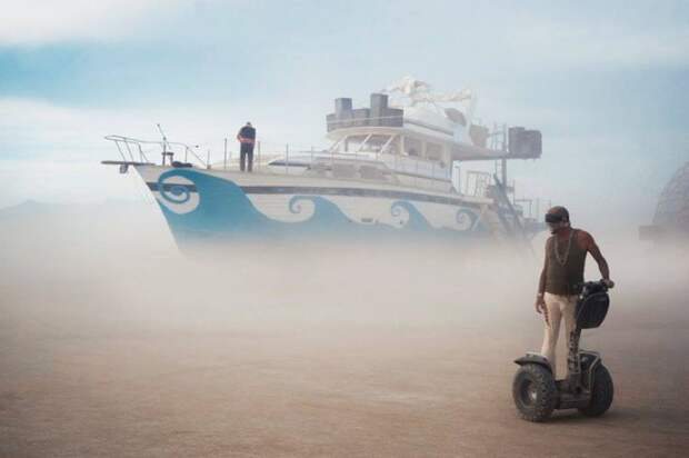 Изумительные фото с фестиваля Burning Man, мистического шоу огня посреди мёртвой пустыни Изумительные фото с фестиваля Burning Man, мистического шоу огня посреди мёртвой пустыни