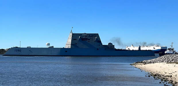 На новейшем эсминце Zumwalt произошёл пожар перед отправкой на Ближний Восток