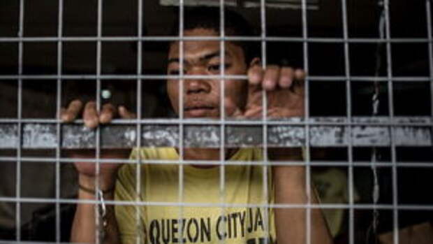 Dressed_in_his_regulation_yellow_shirt_with_Quezon_City_Jail