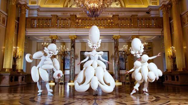 Саша Фролова, Ирина Воителева. Перформанс в Царицыне (2018)