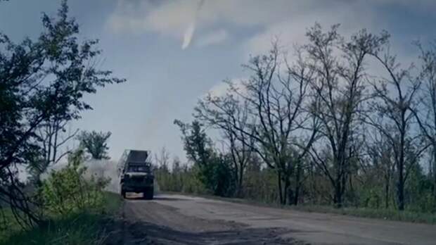 Российские артиллеристы уничтожают укрепления ВСУ на пути к Часову Яру