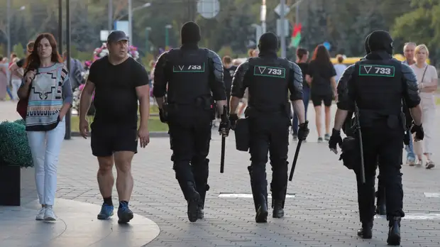 Военные колонны выдвинулись в центр Минска