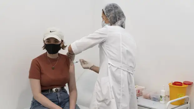 В Свердловской области расширили обязательную вакцинацию от COVID-19