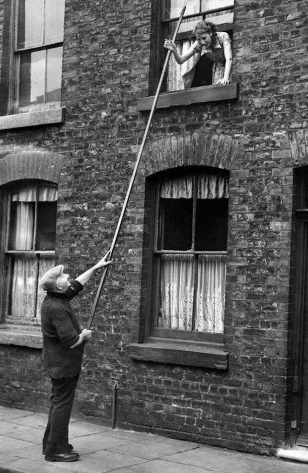 knocker-uppers-5.jpg knocker-uppers-5.jpg
